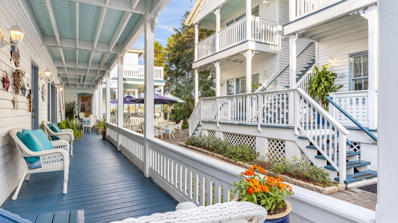 Bayfront Westcott House Bed & Breakfast