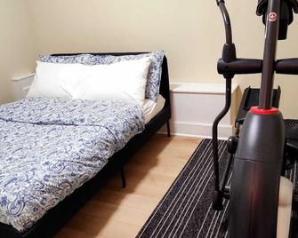 Basement Studio w/Den & Kitchenette - Halifax - Bedroom