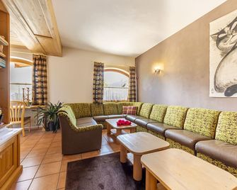 Alpine Touring Hotel-petfriendly - פוצה די פאסה - סלון
