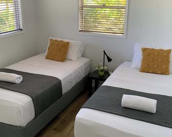 Beach villa on the esplanade - Torquay - Bedroom