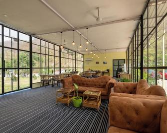 The Ayali Riverside Resort - Rishikesh - Lounge