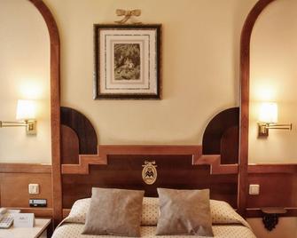 Hotel Maria Luisa - Burgos - Phòng ngủ