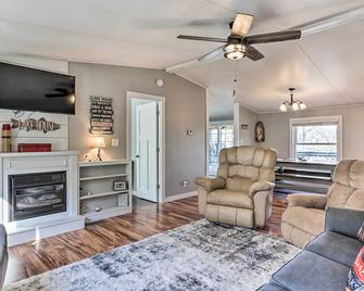 Pet-Friendly Flemington Home with Lake Access! - Flemington - Salon