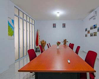Capital O 92300 Koala House - Pekanbaru - Mødelokale