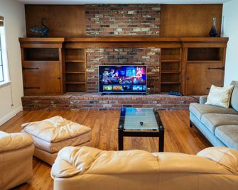 Perfect Golfer Get Away - Pebble Beach - Wohnzimmer