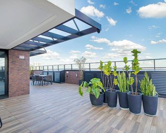 نيو لايف فيسكوندي - يوغا - كوريتيبا - شرفة