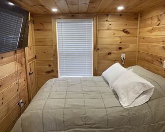 Tiny house, loft bedroom, near the river, Cooperstown and Baseball hall of fame - Richfield Springs - Bedroom