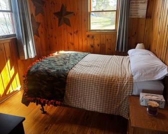 Red Cabin Retreat on Island Lake - Perfect for Fishing & Wildlife Lovers - Detroit Lakes - Bedroom