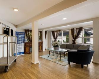 SureStay Plus by Best Western Woodbury Inn - Woodbury - Living room