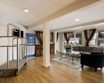 SureStay Plus by Best Western Woodbury Inn - Woodbury - Living room