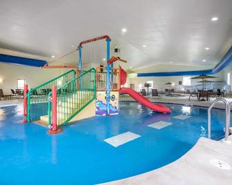 Comfort Suites Johnson Creek Conference Center - Johnson Creek - Pool