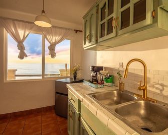 Beachfront Relaxation 1 Bedroom Apt - Tijuana - Kitchen