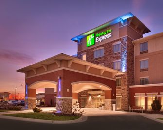 Holiday Inn Express & Suites Overland Park By IHG - Overland Park - Building
