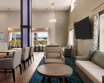 Days Inn & Suites by Wyndham Bowling Green - Bowling Green - Lobby