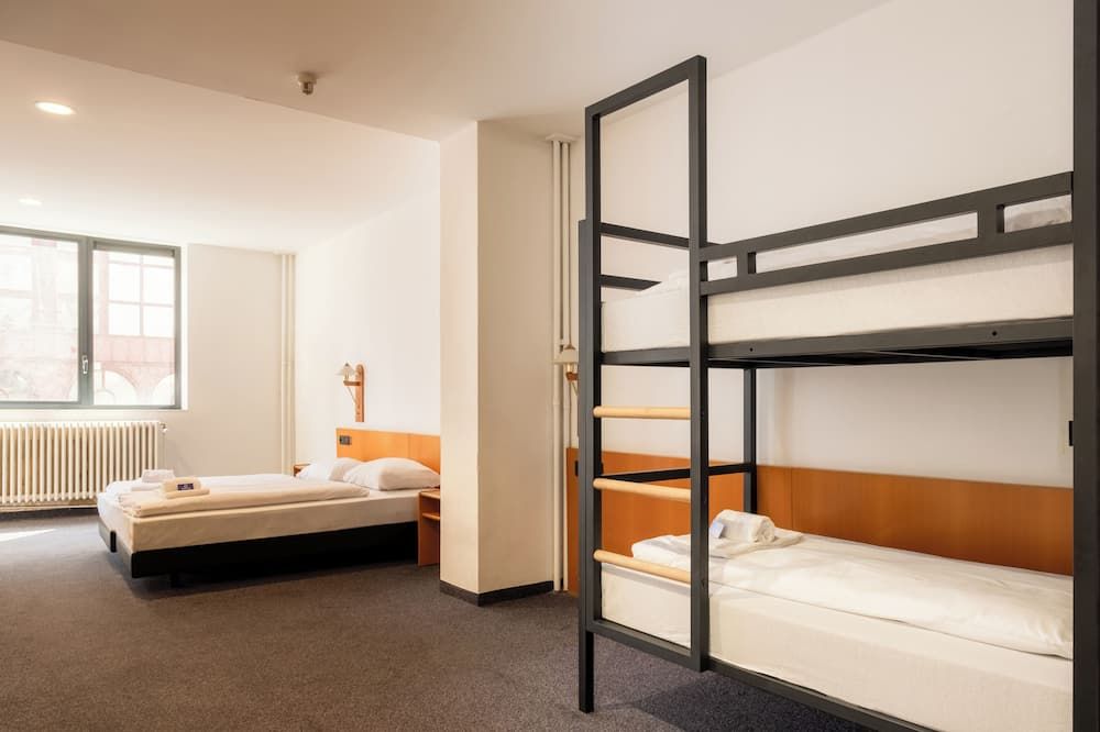 إيه اد ا نب وربين سنترال - انتورب - غرفة نوم