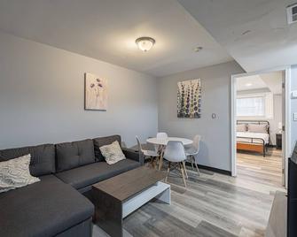 Modern New Building 2 Br Condo Near Sites - Washington, D.C. - Living room