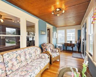 Rock-N-Kosh Bungalow On Rock And Bark Rivers - Your Family And Friends Getaway! - Fort Atkinson