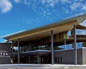 Low Cost Resort Manza Beach - Onna - Toà nhà