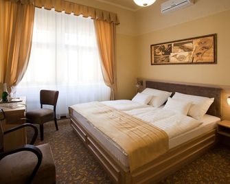 Barokk Hotel Promenád - Hyor - Habitación
