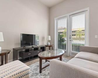 Stayovr At Galatyn Park, Richardson| 1br - Richardson - Living room