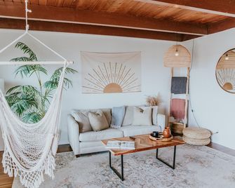 Heavenly Escape By The Sea - Ventura - Sala de estar