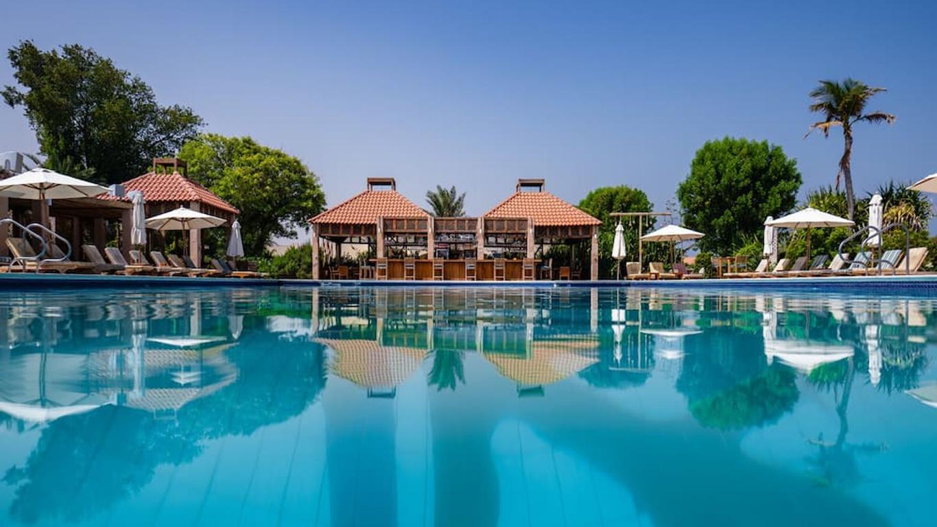 فندق شاطئ أم القيوين