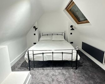 Dippen Hall Signature Apartment - Minutes From Gatwick Airport - Lingfield