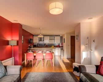 Biolay 2 - Alpes Travel - Central Chamonix - Sleeps 4-6 - Chamonix - Cocina