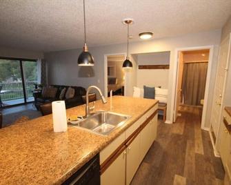 Lakefront One Bedroom Condo - King Bed - Close to the Water - Minimal Steps - Osage Beach - Kitchen