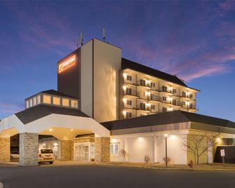 Orangewood Inn & Suites Kansas City Airport - Kansas City - Edificio