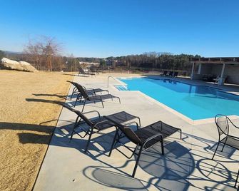 Beautiful Town Home minutes from Chattanooga in beautiful Ringgold Georgia - Ringgold - Zwembad