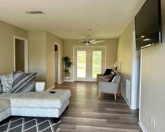 Conveniently Located in Town - Near Hospital - Jesup