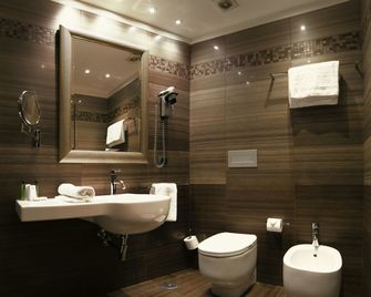 Rome Airport Hotel Fiumicino - Fiumicino - Kylpyhuone