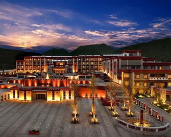 Crowne Plaza Yading By IHG - Diqing - Building