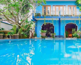 Namora Residence Jakarta - Depok - Басейн