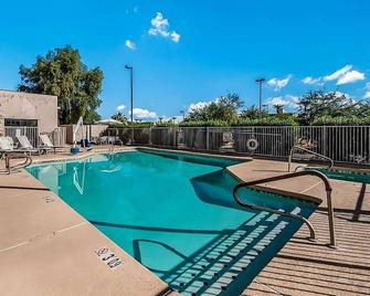 Trip to Arizona On The Budget, Stay at Red Lion Inn & Suites Goodyear Phoenix! - Goodyear