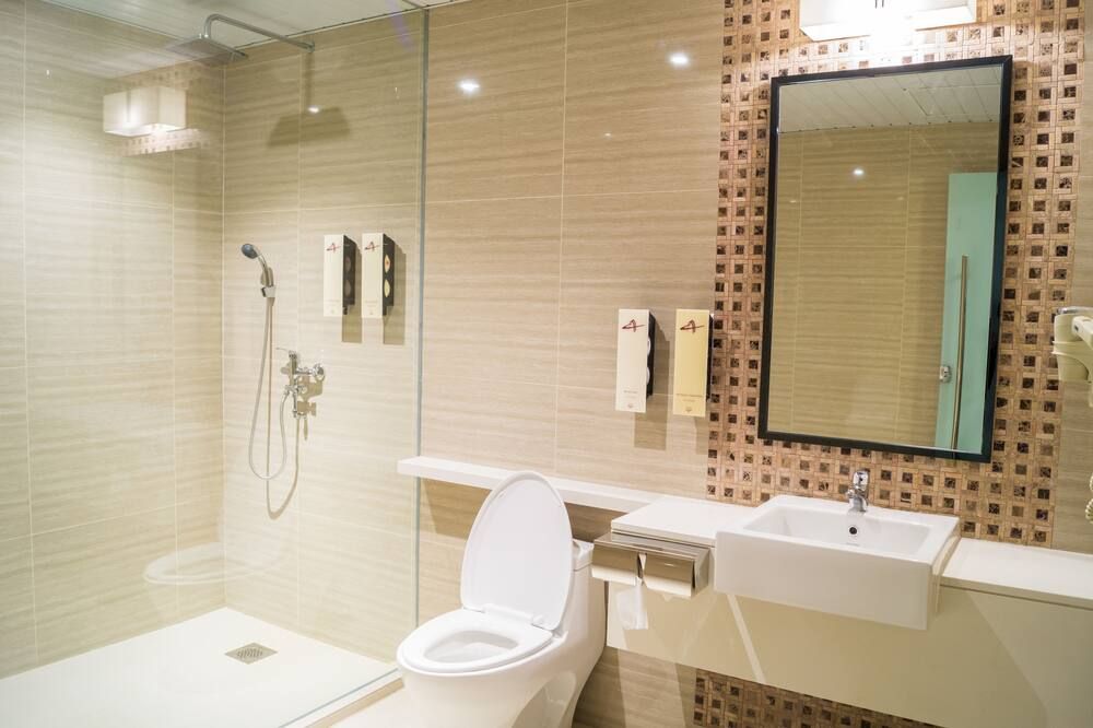 Ambassador Transit Hotel - Terminal 2 - Singapore - Bathroom