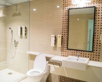 Ambassador Transit Hotel - Terminal 2 - Singapore - Bathroom