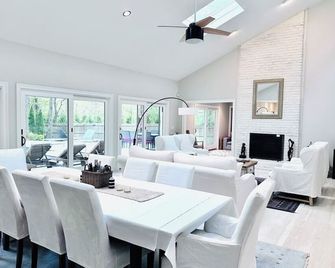 Hamptons Getaway With Heated Pool, Har Tru Tennis, Built -in Grill, Bike Shed - Quogue - غرفة طعام