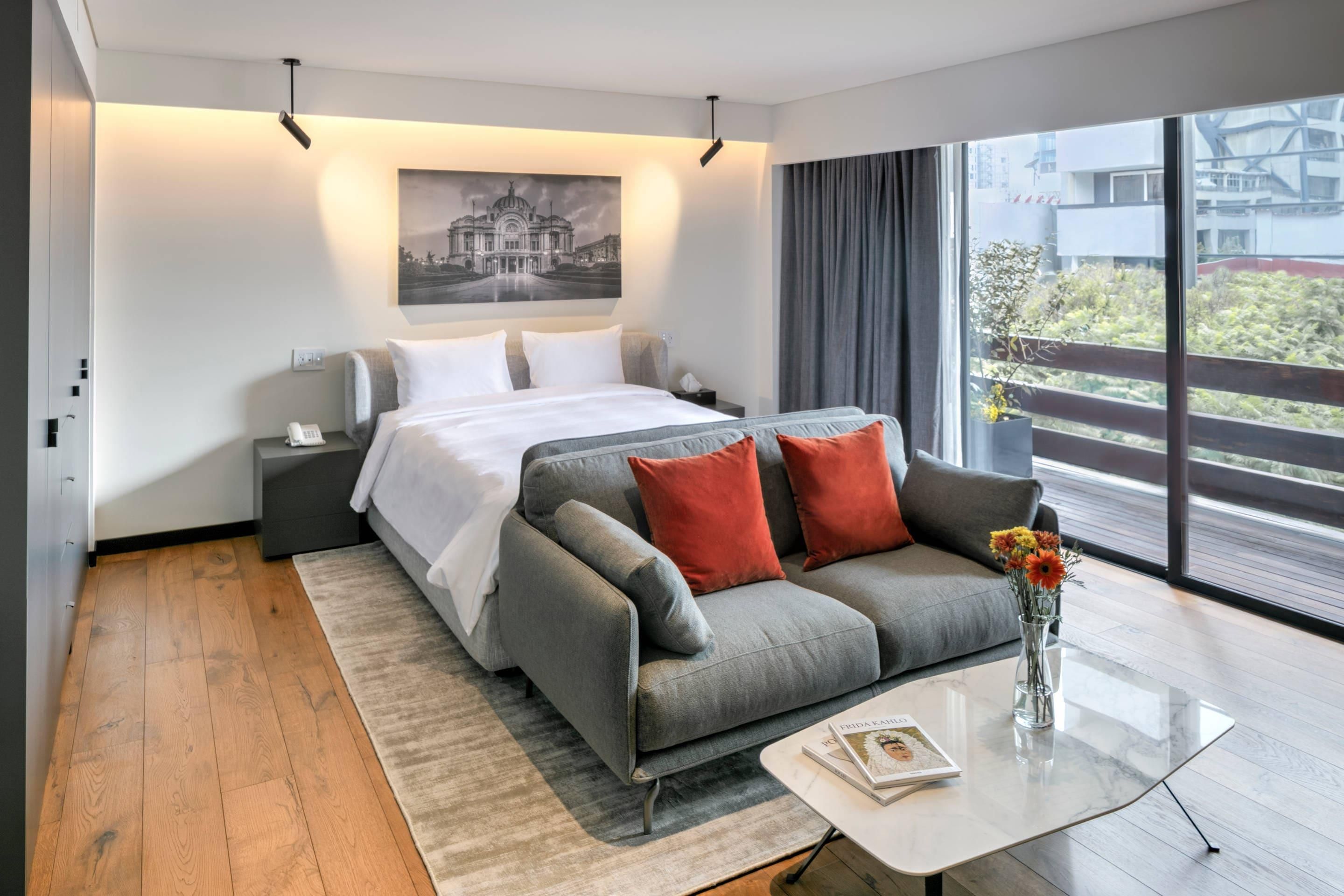 أمبيريس 64، آن أسيند كوليكشن هوتل