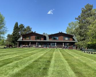 Cozy Condo on Whitefish chain - Pine River - Building