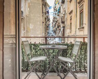 Casa Masaniello - Affittacamere Guesthouse in Historical Center Toledo Station - Неаполь - Балкон