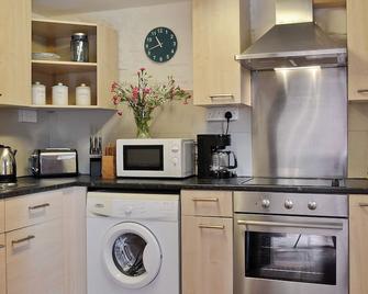 2 bedroom accommodation in Woolaston, near Lydney - Lydney - Kitchen