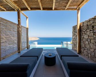 Radisson Blu Euphoria Resort, Mykonos - Kalafati - Balkon