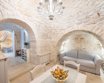 Romantic Trulli - אלברובלו - חדר אוכל