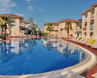 The Blue Lagoon Deluxe Hotel - Ölüdeniz - Piscina