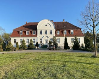 Jagdschloss Lalendorf - Lalendorf - Gebäude