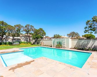 Dorphene 304 by Ctha - Century City - Piscina