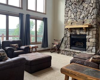 Biwabik Bunkhouse near Giants' Ridge - Biwabik - Living room