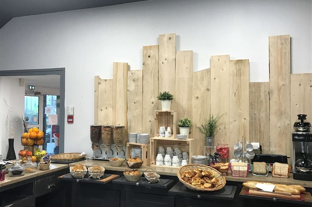 Kyriad Direct Agen Castelculier - Castelculier - Buffet